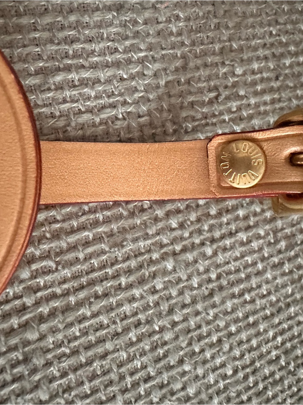 Louis Vuitton Tan Leather Strap Tag with Gold Hardware - Picture 4 of 6